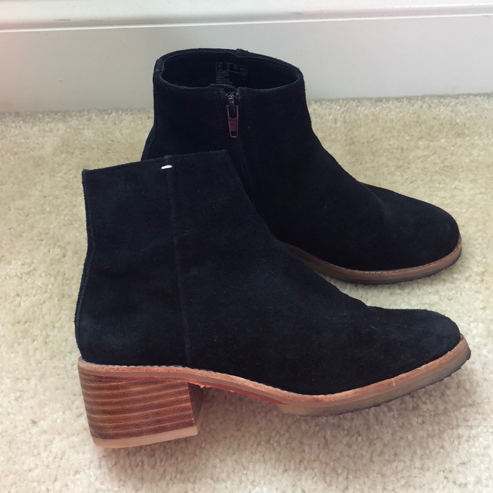 Suede Chelsea boot